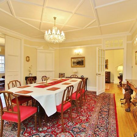 Elegant 3-Bedroom Ramsay Garden Apartment In Edinburgh City Centre Exterior photo