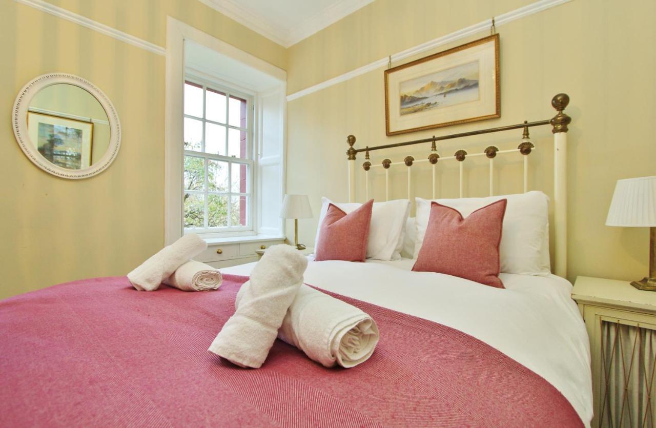 Elegant 3-Bedroom Ramsay Garden Apartment In Edinburgh City Centre Exterior photo