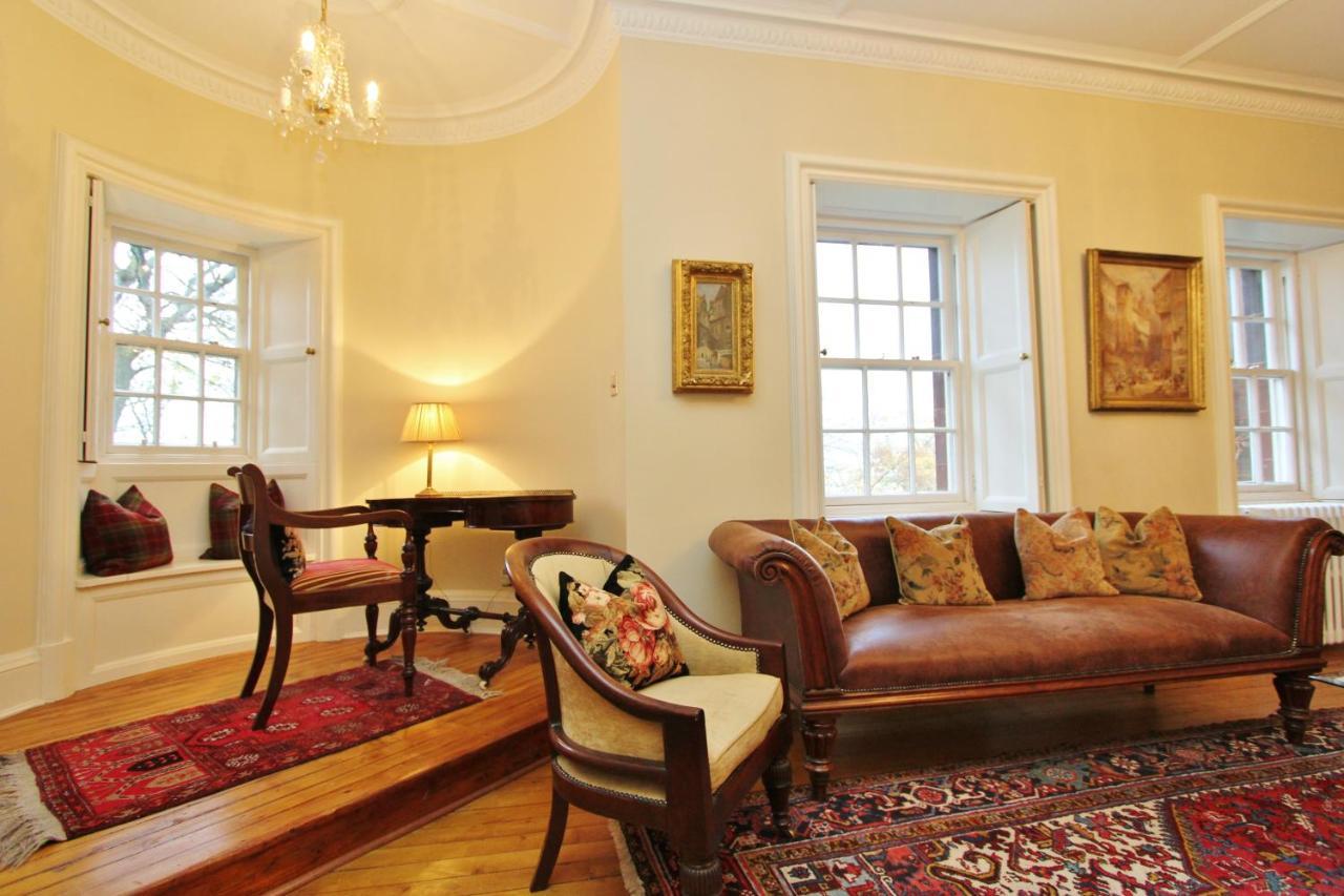 Elegant 3-Bedroom Ramsay Garden Apartment In Edinburgh City Centre Exterior photo