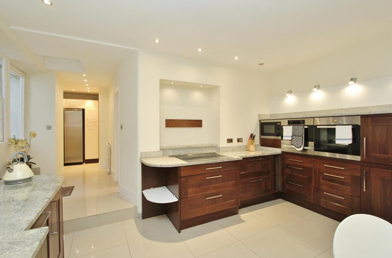 Elegant 3-Bedroom Ramsay Garden Apartment In Edinburgh City Centre Exterior photo