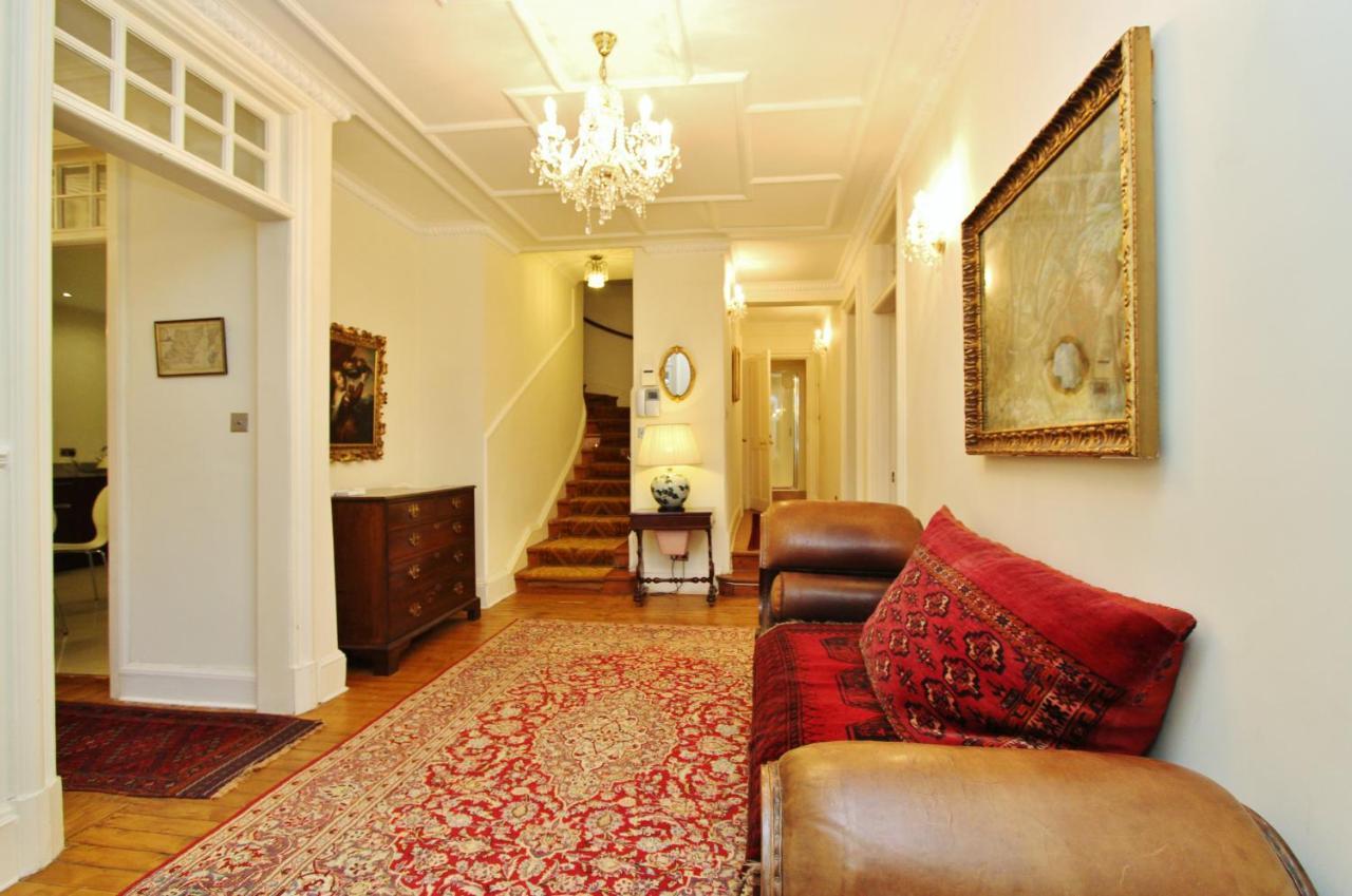 Elegant 3-Bedroom Ramsay Garden Apartment In Edinburgh City Centre Exterior photo