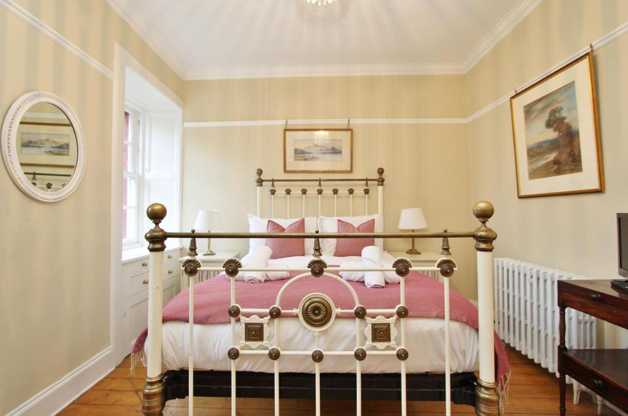 Elegant 3-Bedroom Ramsay Garden Apartment In Edinburgh City Centre Exterior photo