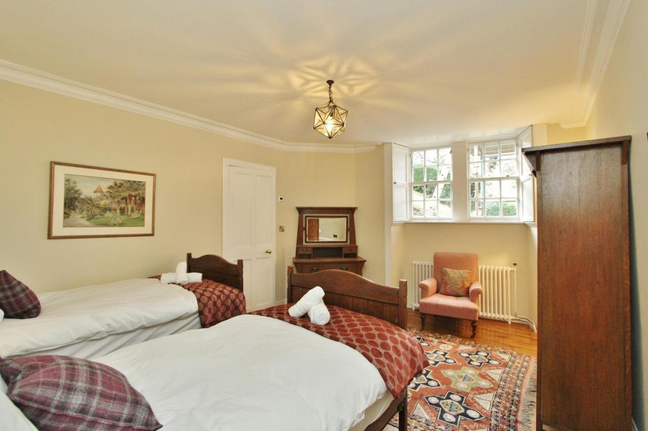 Elegant 3-Bedroom Ramsay Garden Apartment In Edinburgh City Centre Exterior photo