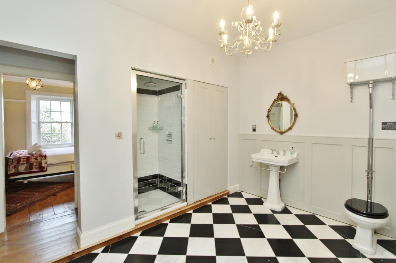 Elegant 3-Bedroom Ramsay Garden Apartment In Edinburgh City Centre Exterior photo