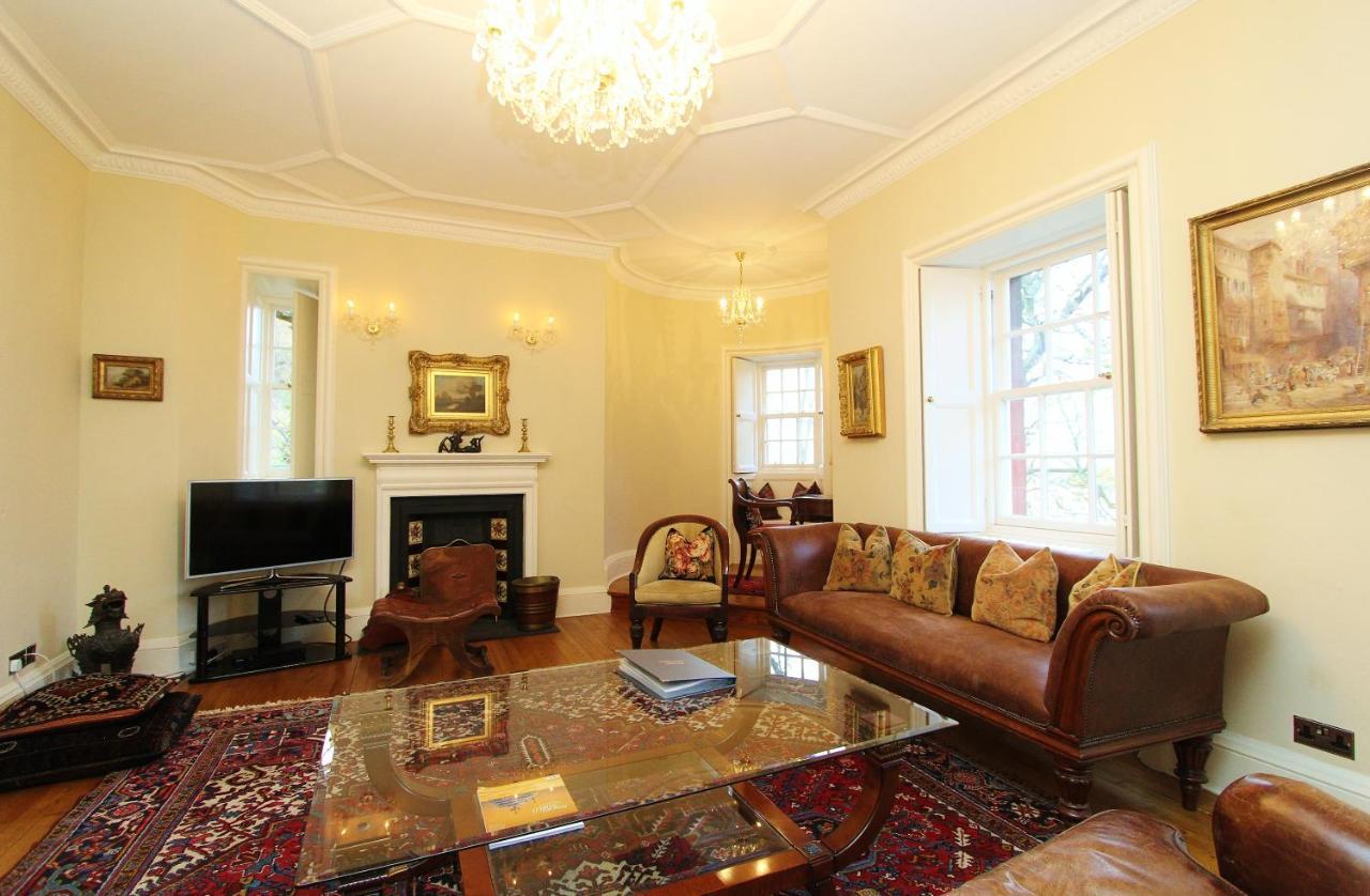 Elegant 3-Bedroom Ramsay Garden Apartment In Edinburgh City Centre Exterior photo