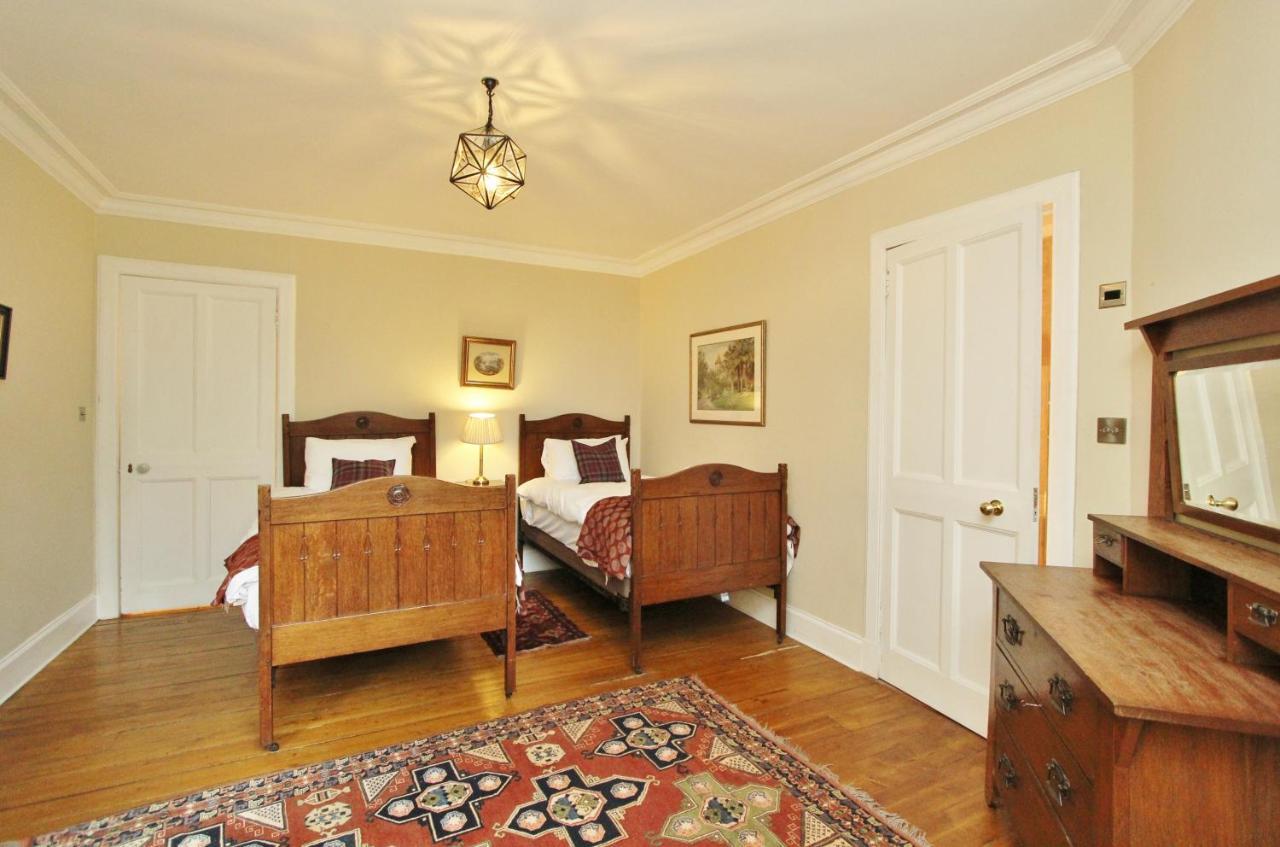 Elegant 3-Bedroom Ramsay Garden Apartment In Edinburgh City Centre Exterior photo